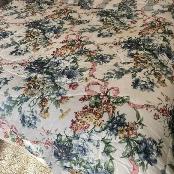 Vintage Country Cottage Comforter & Bed Skirt Full/Double Blue Pink Reversible‎